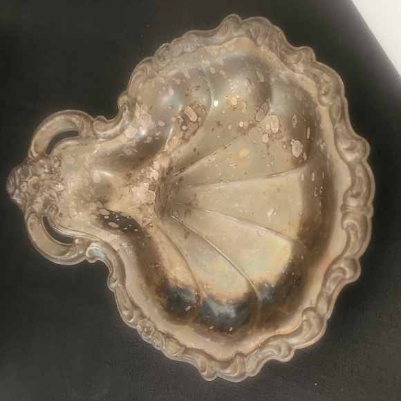 INTERNATIONAL SILVER COMP. SILVER PLATE COUNTESS SHELL SERVING TRAY. - Picture 2 of 7